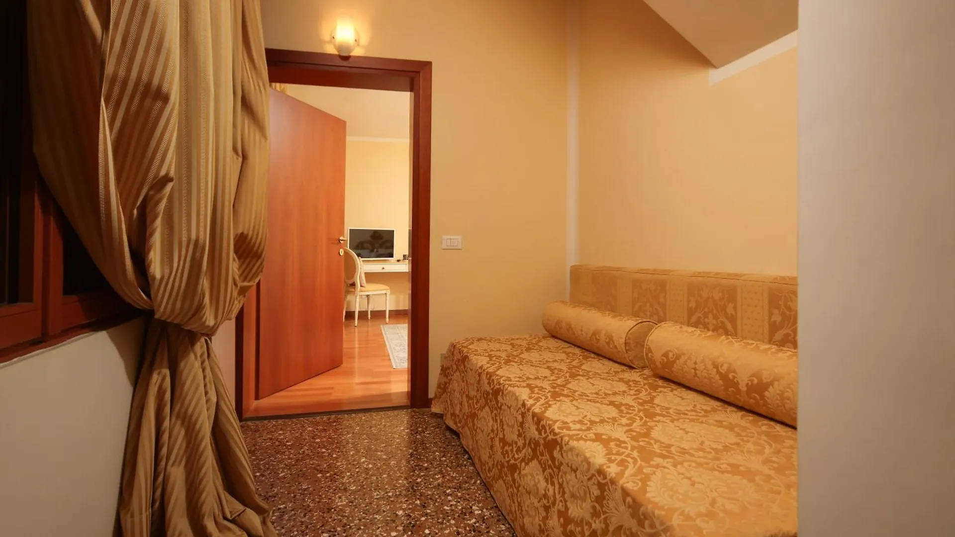 شقة House 5286 البندقية 0*,